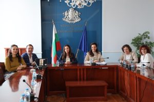 Обсъжда се разширяването на роботите за грижа за възрастни хора