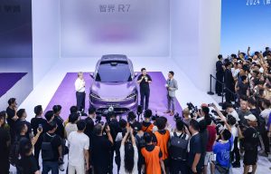 Huawei представя своя конкурент на Tesla Model Y