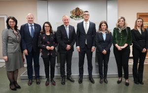 Министър Петър Дилов се срещна с президента на Европейското патентно ведомство Антонио Кампиньош