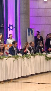 Филипински фермер моли „Спрете войната между САЩ и Иран“, след като скочилите цени на горивата унищожиха печалбите