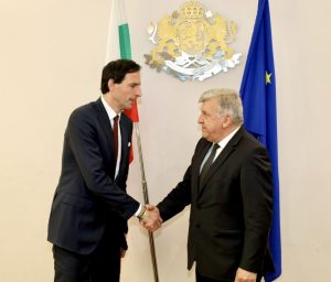 Министър Манол Генов се срещна с еврокомисаря по климата Вопке Хукстра