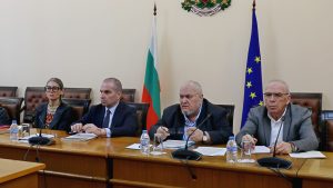 Вицепремиерът Гроздан Караджов одобри спешни мерки за повишаване на жп безопасността