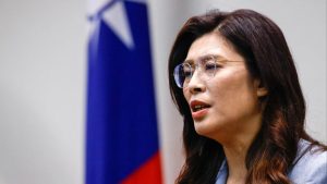 Няма сделки за посещение в континентален Китай, премиерът на Тайван Чо Юнг-тай предупреждава председателката на KMT